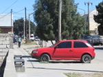 Et voici la seule "petite voiture rouge" que j'ai trouvée à Esquel. Une cousine de la "Petite rouquine". 